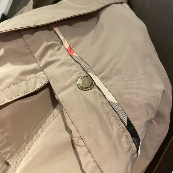 Burberry Hooded Short Showerproof Trench
Coat - Picture 14 of 16